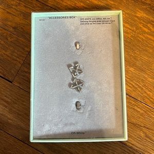 off-white mini arrow earrings!!!